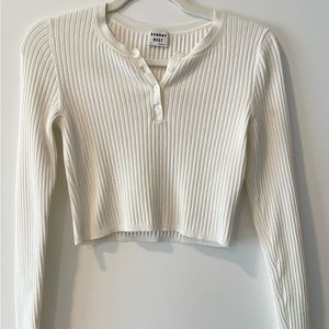 Aritzia Sunday Best Ribbed Long-Sleeve Cropped Henley T-Shirt